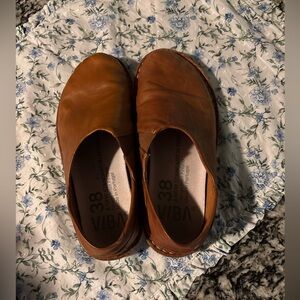 Vibae Zuma Leather Shoes